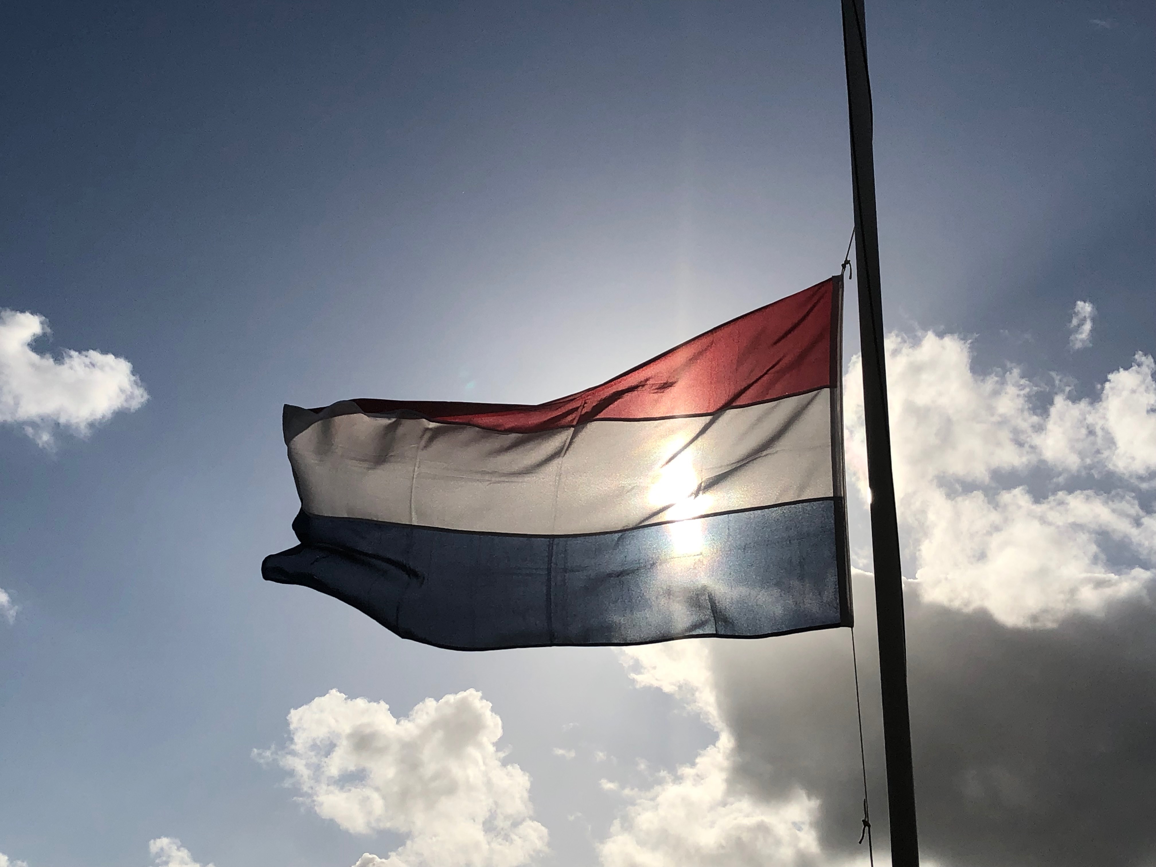 vlag halfstok zon