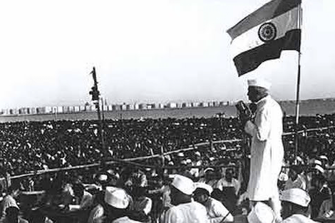 Nehru met de 1e vlag