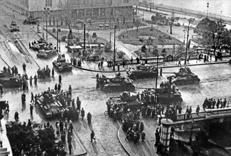 Hongarije tanks Boedapest.jpg